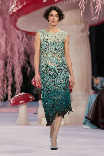 Look 19